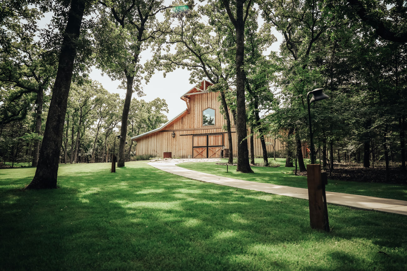 Whispering Oaks Wedding Venue