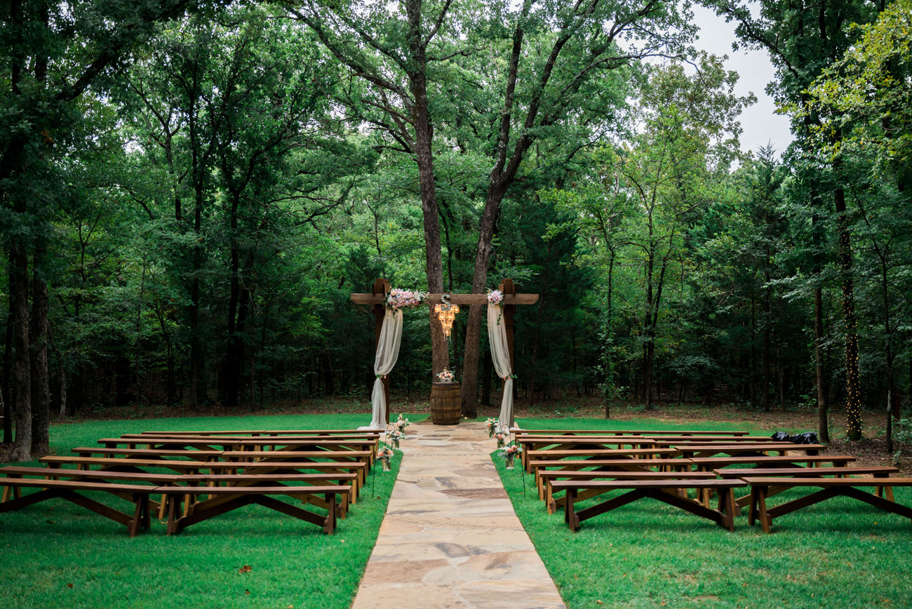 Whispering Oaks Wedding Venue