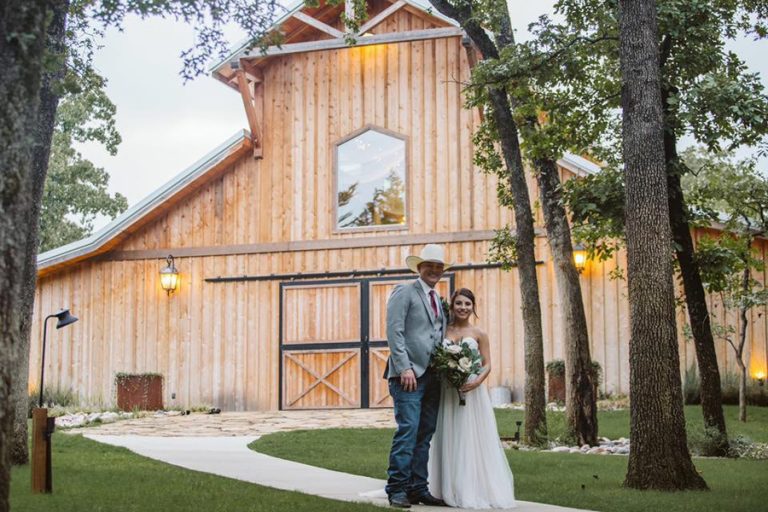Whispering Oaks Wedding Venue photo