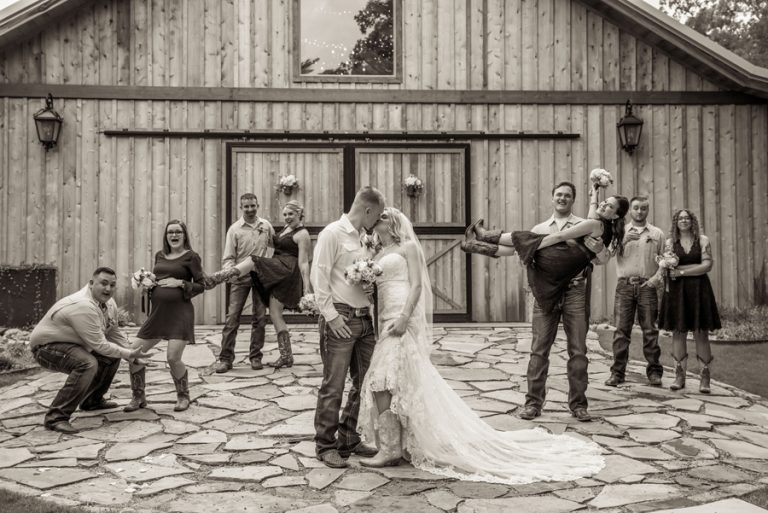 Whispering Oaks Wedding Venue photo